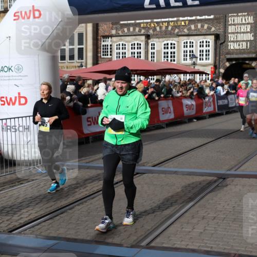 05.10.2025 - 20. swb-Marathon Bremen Yannick Fuchs http://msf.ph/oto/9225619 05.10.2025 11:00:17 Ziel 7177, 7621, 9603, 9611, 9666, 9672, 10138, 10345, 10489, 10572, 10889, 10919, 11026, 11050, 11125, 11266, 11600, 11713 meine-sportfotos.de