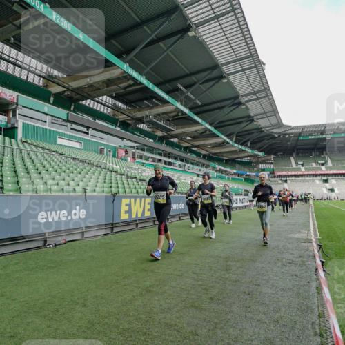 05.10.2025 - 20. swb-Marathon Bremen Michael Burmester http://msf.ph/oto/9225625 05.10.2025 10:40:51 Laufen im Stadion 7706, 7799, 8111, 9001, 9178, 9191, 9205, 9217, 9245, 9306, 9308, 9321, 9334, 9353, 9355, 9387, 9423, 9438, 9440, 9446, 9466, 9483, 9491, 9530, 9537, 9552, 9589, 9599, 9605, 9615, 9617, 9623, 9685, 9690, 9702, 9712, 9721, 9764, 9804, 9853, 9874, 9877, 9892, 9942, 10001, 10037, 10058, 10081, 10100, 10101, 10135, 10160, 10168, 10193, 10235, 10236, 10243, 10343, 10419, 10550, 10563, 10580, 10699, 10737, 11090, 11270, 7799, 9220, 9241, 9286, 9554, 9571, 9619, 9662, 9931 meine-sportfotos.de