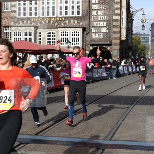 05.10.2025 - 20. swb-Marathon Bremen Yannick Fuchs http://msf.ph/oto/9225632 05.10.2025 10:57:00 Ziel 9188, 9669, 10105, 10145, 10397, 10845, 10924, 11274, 11426, 11675, 11734 meine-sportfotos.de