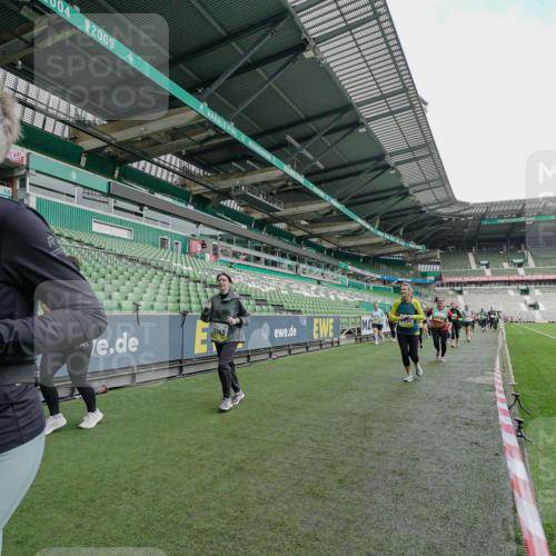 05.10.2025 - 20. swb-Marathon Bremen Michael Burmester http://msf.ph/oto/9225635 05.10.2025 10:40:54 Laufen im Stadion 7706, 8111, 9001, 9178, 9191, 9205, 9217, 9245, 9274, 9306, 9321, 9334, 9353, 9355, 9387, 9438, 9440, 9446, 9466, 9483, 9491, 9530, 9537, 9552, 9589, 9599, 9605, 9617, 9623, 9685, 9690, 9702, 9712, 9721, 9757, 9764, 9774, 9804, 9853, 9874, 9877, 9892, 9942, 10001, 10037, 10058, 10081, 10100, 10101, 10135, 10160, 10168, 10193, 10235, 10236, 10243, 10343, 10419, 10458, 10550, 10563, 10580, 10585, 10632, 10737, 11090, 11270, 7799, 9220, 9241, 9554, 9571, 9619, 9931 meine-sportfotos.de