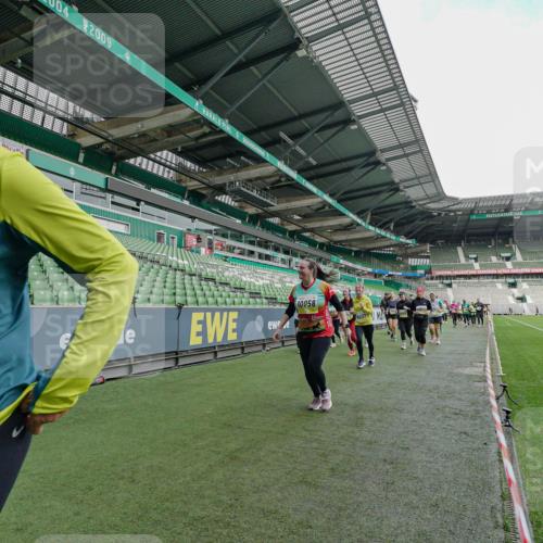 05.10.2025 - 20. swb-Marathon Bremen Michael Burmester http://msf.ph/oto/9225644 05.10.2025 10:40:57 Laufen im Stadion 7706, 8111, 9001, 9178, 9191, 9205, 9217, 9245, 9274, 9306, 9321, 9334, 9353, 9355, 9438, 9440, 9446, 9466, 9483, 9491, 9530, 9537, 9552, 9589, 9599, 9605, 9617, 9685, 9690, 9702, 9712, 9721, 9757, 9764, 9774, 9804, 9853, 9874, 9877, 9892, 9942, 10001, 10037, 10058, 10081, 10100, 10101, 10135, 10168, 10193, 10235, 10236, 10243, 10295, 10343, 10419, 10458, 10550, 10563, 10580, 10582, 10585, 10632, 11090, 11270, 7799, 9241, 9554, 9571, 9619, 9931 meine-sportfotos.de