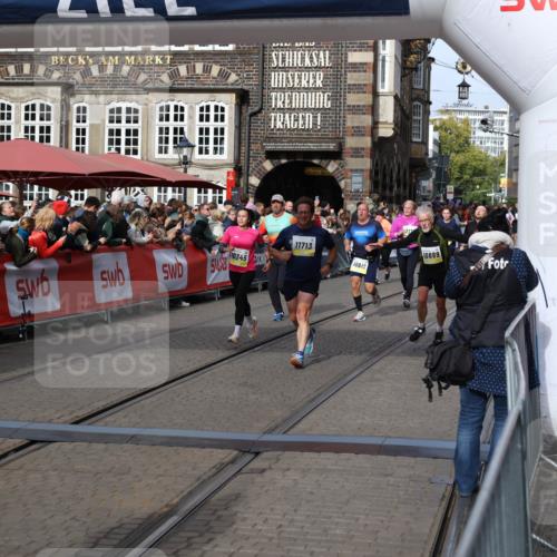 05.10.2025 - 20. swb-Marathon Bremen Yannick Fuchs http://msf.ph/oto/9225648 05.10.2025 11:00:17 Ziel 7177, 7621, 9603, 9611, 9666, 9672, 10138, 10345, 10489, 10572, 10889, 10919, 11026, 11050, 11125, 11266, 11600, 11713 meine-sportfotos.de