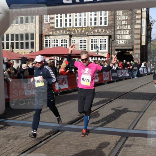 05.10.2025 - 20. swb-Marathon Bremen Yannick Fuchs http://msf.ph/oto/9225656 05.10.2025 10:57:01 Ziel 9188, 9669, 10105, 10145, 10397, 10845, 10924, 11274, 11675 meine-sportfotos.de