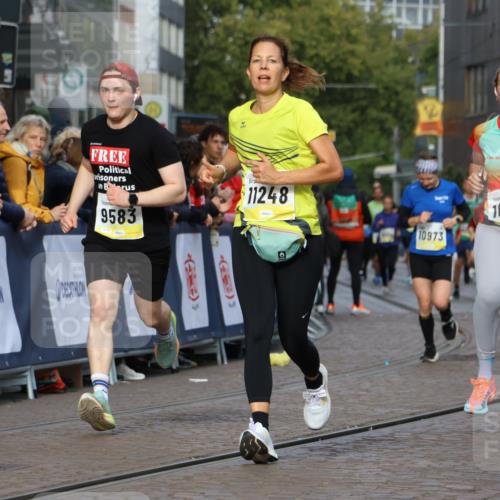 05.10.2025 - 20. swb-Marathon Bremen Strokosch-Dieckow http://msf.ph/oto/9225664 05.10.2025 10:48:54 Ziel 7414, 9216, 9255, 9583, 9674, 10047, 10877, 10973, 11248 meine-sportfotos.de