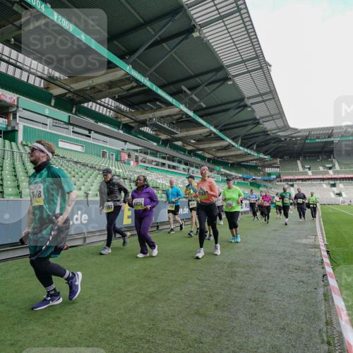 05.10.2025 - 20. swb-Marathon Bremen Michael Burmester http://msf.ph/oto/9225673 05.10.2025 10:41:03 Laufen im Stadion 7706, 8111, 9001, 9178, 9191, 9205, 9217, 9245, 9274, 9306, 9321, 9334, 9353, 9355, 9357, 9438, 9440, 9446, 9466, 9483, 9530, 9537, 9589, 9599, 9605, 9617, 9685, 9690, 9702, 9712, 9757, 9764, 9774, 9804, 9853, 9874, 9877, 9887, 9892, 9942, 10001, 10037, 10058, 10081, 10100, 10101, 10135, 10168, 10193, 10197, 10235, 10236, 10243, 10249, 10295, 10330, 10332, 10343, 10419, 10458, 10550, 10563, 10580, 10582, 10585, 10614, 10632, 11090, 7799, 9241, 9571, 9619, 9931 meine-sportfotos.de