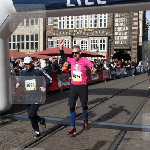 05.10.2025 - 20. swb-Marathon Bremen Yannick Fuchs http://msf.ph/oto/9225675 05.10.2025 10:57:01 Ziel 9188, 9669, 10105, 10145, 10397, 10845, 10924, 11274, 11675 meine-sportfotos.de