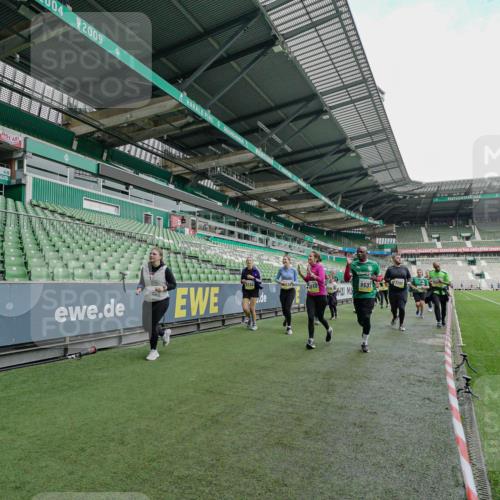 05.10.2025 - 20. swb-Marathon Bremen Michael Burmester http://msf.ph/oto/9225680 05.10.2025 10:41:06 Laufen im Stadion 7706, 8111, 9001, 9178, 9191, 9205, 9217, 9245, 9274, 9306, 9321, 9334, 9353, 9355, 9357, 9401, 9438, 9440, 9446, 9466, 9483, 9530, 9537, 9589, 9599, 9605, 9617, 9685, 9690, 9702, 9712, 9757, 9764, 9774, 9804, 9853, 9874, 9877, 9887, 9892, 9942, 10001, 10037, 10058, 10081, 10100, 10101, 10135, 10152, 10168, 10197, 10235, 10236, 10243, 10249, 10295, 10330, 10332, 10343, 10419, 10458, 10550, 10563, 10580, 10582, 10585, 10614, 10632, 7799 meine-sportfotos.de