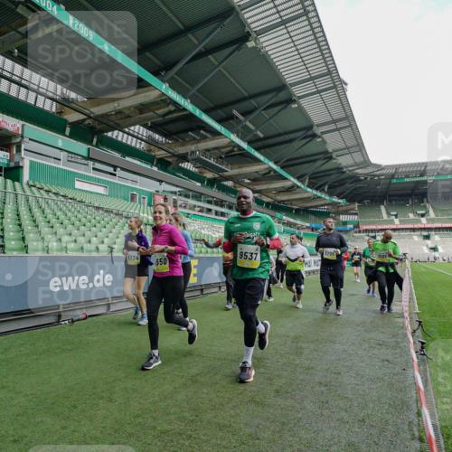 05.10.2025 - 20. swb-Marathon Bremen Michael Burmester http://msf.ph/oto/9225685 05.10.2025 10:41:08 Laufen im Stadion 7706, 8111, 9001, 9178, 9191, 9205, 9217, 9245, 9265, 9274, 9306, 9321, 9334, 9353, 9355, 9357, 9401, 9438, 9440, 9446, 9466, 9483, 9530, 9537, 9538, 9589, 9599, 9605, 9617, 9685, 9690, 9702, 9712, 9757, 9764, 9774, 9804, 9853, 9874, 9877, 9887, 9892, 9942, 10001, 10037, 10051, 10058, 10081, 10095, 10100, 10101, 10135, 10152, 10168, 10197, 10212, 10235, 10236, 10243, 10249, 10295, 10330, 10332, 10343, 10419, 10458, 10550, 10563, 10580, 10582, 10585, 10614, 10632, 7799 meine-sportfotos.de