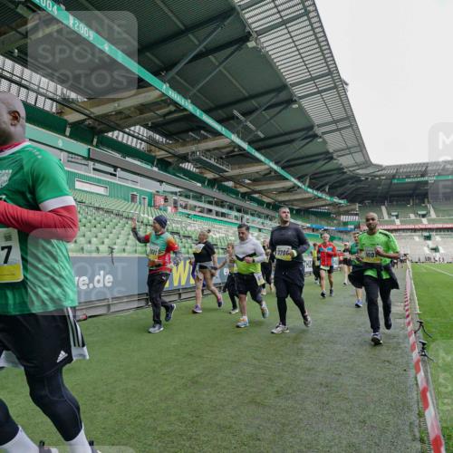 05.10.2025 - 20. swb-Marathon Bremen Michael Burmester http://msf.ph/oto/9225690 05.10.2025 10:41:09 Laufen im Stadion 7706, 8111, 9001, 9178, 9191, 9205, 9217, 9245, 9265, 9274, 9306, 9321, 9334, 9353, 9355, 9357, 9401, 9438, 9440, 9446, 9466, 9483, 9530, 9537, 9538, 9589, 9599, 9605, 9617, 9685, 9690, 9702, 9712, 9757, 9764, 9774, 9804, 9853, 9874, 9877, 9887, 9892, 9942, 10001, 10037, 10051, 10058, 10081, 10095, 10100, 10101, 10135, 10152, 10168, 10197, 10212, 10235, 10236, 10243, 10249, 10295, 10330, 10332, 10343, 10419, 10458, 10550, 10563, 10580, 10582, 10585, 10614, 10632, 7799 meine-sportfotos.de