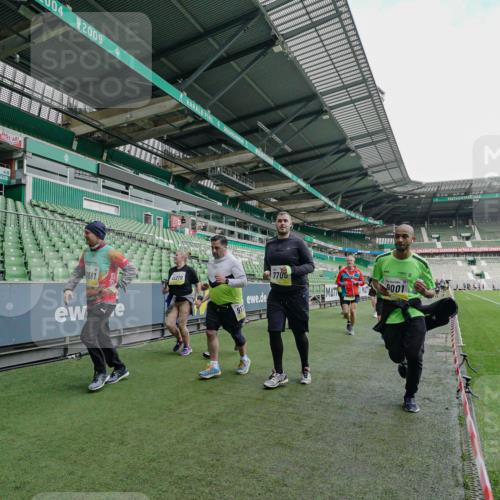 05.10.2025 - 20. swb-Marathon Bremen Michael Burmester http://msf.ph/oto/9225695 05.10.2025 10:41:09 Laufen im Stadion 7706, 8111, 9001, 9178, 9191, 9205, 9217, 9245, 9265, 9274, 9306, 9321, 9334, 9353, 9355, 9357, 9401, 9438, 9440, 9446, 9466, 9483, 9530, 9537, 9538, 9589, 9599, 9605, 9617, 9685, 9690, 9702, 9712, 9757, 9764, 9774, 9804, 9853, 9874, 9877, 9887, 9892, 9942, 10001, 10037, 10051, 10058, 10081, 10095, 10100, 10101, 10135, 10152, 10168, 10197, 10212, 10235, 10236, 10243, 10249, 10295, 10330, 10332, 10343, 10419, 10458, 10550, 10563, 10580, 10582, 10585, 10614, 10632, 7799 meine-sportfotos.de