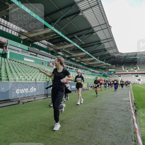 05.10.2025 - 20. swb-Marathon Bremen Michael Burmester http://msf.ph/oto/9225705 05.10.2025 10:41:13 Laufen im Stadion 7706, 8111, 9001, 9178, 9191, 9205, 9217, 9245, 9265, 9274, 9306, 9321, 9334, 9353, 9355, 9357, 9401, 9438, 9446, 9466, 9483, 9530, 9537, 9538, 9589, 9599, 9605, 9617, 9685, 9702, 9712, 9757, 9764, 9774, 9804, 9853, 9874, 9877, 9887, 9892, 9942, 10037, 10051, 10058, 10081, 10095, 10100, 10101, 10132, 10152, 10197, 10212, 10235, 10236, 10249, 10295, 10330, 10332, 10458, 10550, 10582, 10585, 10614, 10632 meine-sportfotos.de