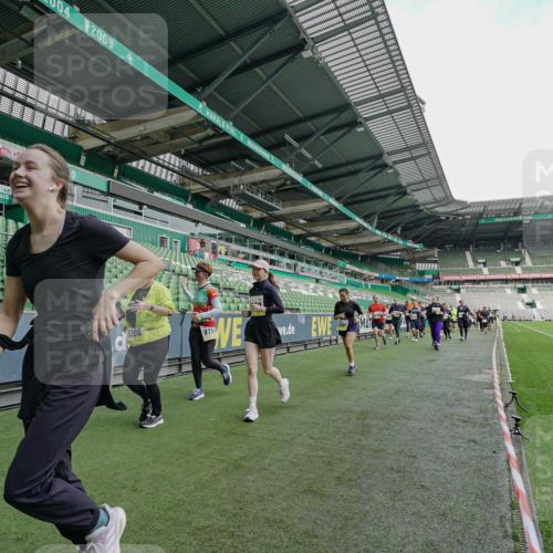 05.10.2025 - 20. swb-Marathon Bremen Michael Burmester http://msf.ph/oto/9225708 05.10.2025 10:41:14 Laufen im Stadion 7706, 8111, 9001, 9178, 9191, 9205, 9217, 9245, 9265, 9274, 9306, 9321, 9334, 9353, 9355, 9357, 9401, 9438, 9446, 9466, 9483, 9530, 9537, 9538, 9589, 9599, 9605, 9617, 9685, 9702, 9712, 9757, 9764, 9774, 9804, 9853, 9874, 9877, 9887, 9892, 9942, 10037, 10051, 10058, 10081, 10095, 10100, 10101, 10132, 10152, 10197, 10212, 10235, 10236, 10249, 10295, 10330, 10332, 10458, 10550, 10582, 10585, 10614, 10632 meine-sportfotos.de