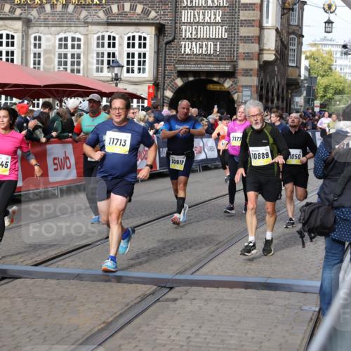 05.10.2025 - 20. swb-Marathon Bremen Yannick Fuchs http://msf.ph/oto/9225714 05.10.2025 11:00:19 Ziel 7177, 7621, 9603, 9611, 9672, 10345, 10489, 10889, 10919, 10985, 11026, 11050, 11125, 11600, 11713 meine-sportfotos.de
