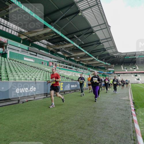 05.10.2025 - 20. swb-Marathon Bremen Michael Burmester http://msf.ph/oto/9225719 05.10.2025 10:41:17 Laufen im Stadion 7706, 9001, 9178, 9191, 9205, 9217, 9265, 9274, 9306, 9334, 9353, 9355, 9357, 9401, 9438, 9446, 9483, 9530, 9537, 9538, 9589, 9599, 9605, 9617, 9685, 9702, 9712, 9757, 9764, 9774, 9804, 9853, 9874, 9877, 9887, 9892, 9907, 9942, 10037, 10051, 10058, 10081, 10095, 10100, 10101, 10132, 10152, 10197, 10212, 10223, 10235, 10236, 10249, 10295, 10330, 10332, 10458, 10550, 10582, 10585, 10614, 10632 meine-sportfotos.de