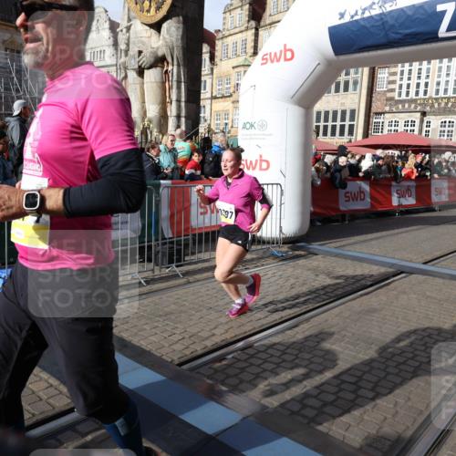 05.10.2025 - 20. swb-Marathon Bremen Yannick Fuchs http://msf.ph/oto/9225721 05.10.2025 10:57:03 Ziel 9669, 10105, 10145, 10397, 10867, 10924, 11168, 11274 meine-sportfotos.de