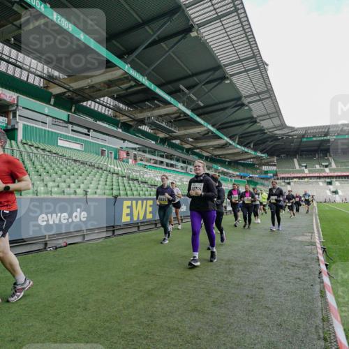 05.10.2025 - 20. swb-Marathon Bremen Michael Burmester http://msf.ph/oto/9225723 05.10.2025 10:41:18 Laufen im Stadion 7706, 9001, 9178, 9191, 9205, 9217, 9265, 9274, 9306, 9334, 9353, 9355, 9357, 9401, 9438, 9446, 9483, 9530, 9537, 9538, 9589, 9599, 9605, 9617, 9685, 9702, 9712, 9757, 9764, 9774, 9804, 9853, 9874, 9877, 9887, 9892, 9907, 9942, 10037, 10051, 10058, 10081, 10095, 10100, 10101, 10132, 10152, 10197, 10212, 10223, 10235, 10236, 10249, 10295, 10330, 10332, 10458, 10550, 10582, 10585, 10614, 10632 meine-sportfotos.de