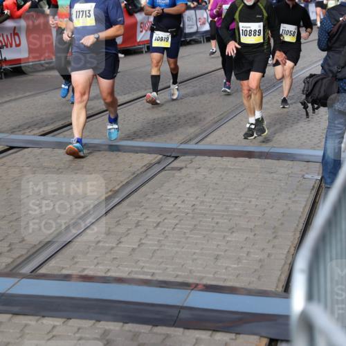 05.10.2025 - 20. swb-Marathon Bremen Yannick Fuchs http://msf.ph/oto/9225728 05.10.2025 11:00:19 Ziel 7177, 7621, 9603, 9611, 9672, 10345, 10489, 10889, 10919, 10985, 11026, 11050, 11125, 11600, 11713 meine-sportfotos.de