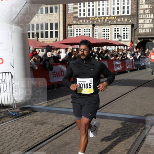 05.10.2025 - 20. swb-Marathon Bremen Yannick Fuchs http://msf.ph/oto/9225742 05.10.2025 10:57:04 Ziel 9451, 9669, 10105, 10397, 10867, 10924, 11168, 11274 meine-sportfotos.de