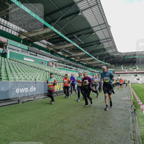 05.10.2025 - 20. swb-Marathon Bremen Michael Burmester http://msf.ph/oto/9225749 05.10.2025 10:41:27 Laufen im Stadion 7706, 8533, 9001, 9178, 9191, 9217, 9265, 9274, 9306, 9334, 9353, 9355, 9357, 9401, 9438, 9446, 9483, 9530, 9537, 9538, 9589, 9599, 9605, 9617, 9632, 9685, 9702, 9757, 9764, 9774, 9853, 9874, 9877, 9887, 9892, 9907, 9982, 10051, 10095, 10100, 10101, 10125, 10132, 10148, 10152, 10197, 10212, 10214, 10223, 10235, 10236, 10249, 10295, 10330, 10332, 10333, 10458, 10550, 10582, 10585, 10614, 10632, 10706, 10937, 10998, 11037, 11232, 11379, 11405, 11437 meine-sportfotos.de