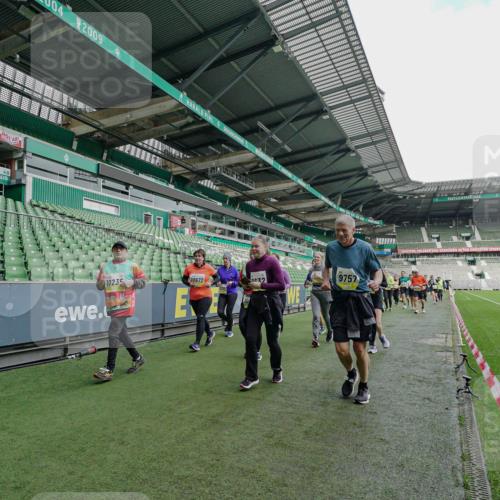 05.10.2025 - 20. swb-Marathon Bremen Michael Burmester http://msf.ph/oto/9225756 05.10.2025 10:41:28 Laufen im Stadion 7706, 8533, 9001, 9178, 9191, 9217, 9265, 9274, 9306, 9334, 9353, 9355, 9357, 9401, 9438, 9446, 9483, 9530, 9537, 9538, 9589, 9599, 9605, 9617, 9632, 9685, 9702, 9757, 9764, 9774, 9836, 9837, 9853, 9874, 9877, 9887, 9892, 9907, 9982, 10051, 10095, 10100, 10101, 10125, 10132, 10148, 10152, 10197, 10212, 10214, 10223, 10235, 10236, 10249, 10295, 10330, 10332, 10333, 10458, 10550, 10582, 10585, 10614, 10632, 10706, 10937, 10998, 11037, 11232, 11379, 11405, 11437 meine-sportfotos.de