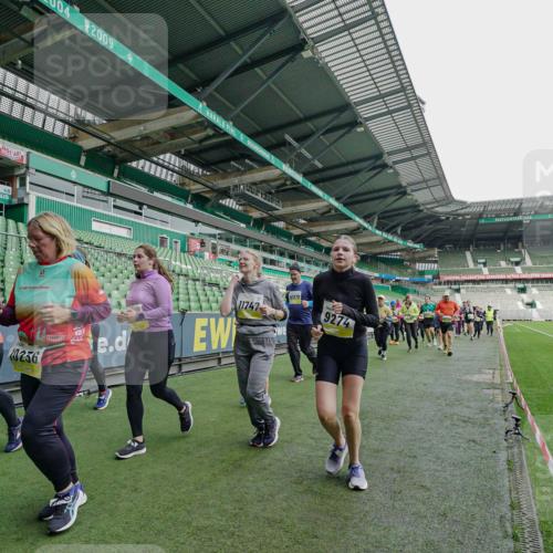 05.10.2025 - 20. swb-Marathon Bremen Michael Burmester http://msf.ph/oto/9225764 05.10.2025 10:41:29 Laufen im Stadion 7706, 8533, 9001, 9178, 9191, 9217, 9265, 9274, 9306, 9334, 9353, 9355, 9357, 9401, 9438, 9446, 9530, 9537, 9538, 9589, 9599, 9605, 9617, 9632, 9685, 9702, 9757, 9764, 9774, 9836, 9837, 9853, 9874, 9877, 9887, 9892, 9907, 9982, 10051, 10095, 10100, 10101, 10125, 10129, 10132, 10148, 10152, 10197, 10212, 10214, 10223, 10235, 10236, 10249, 10295, 10330, 10332, 10333, 10458, 10550, 10582, 10585, 10614, 10632, 10706, 10937, 10998, 11037, 11232, 11379, 11405, 11437 meine-sportfotos.de
