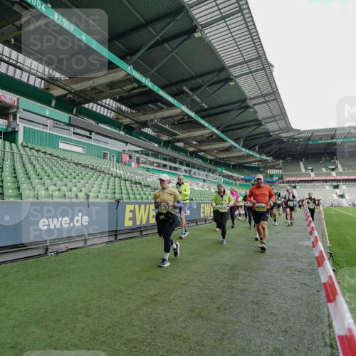 05.10.2025 - 20. swb-Marathon Bremen Michael Burmester http://msf.ph/oto/9225773 05.10.2025 10:41:32 Laufen im Stadion 7706, 8533, 9001, 9178, 9191, 9217, 9265, 9274, 9306, 9334, 9353, 9355, 9357, 9401, 9446, 9530, 9537, 9538, 9589, 9599, 9605, 9617, 9632, 9685, 9702, 9757, 9764, 9774, 9836, 9837, 9874, 9877, 9887, 9907, 9982, 10051, 10095, 10100, 10101, 10125, 10129, 10132, 10134, 10148, 10152, 10197, 10212, 10214, 10223, 10235, 10236, 10249, 10295, 10330, 10332, 10333, 10458, 10522, 10550, 10582, 10585, 10614, 10632, 10706, 10937, 10998, 11037, 11232, 11379, 11405, 11437 meine-sportfotos.de