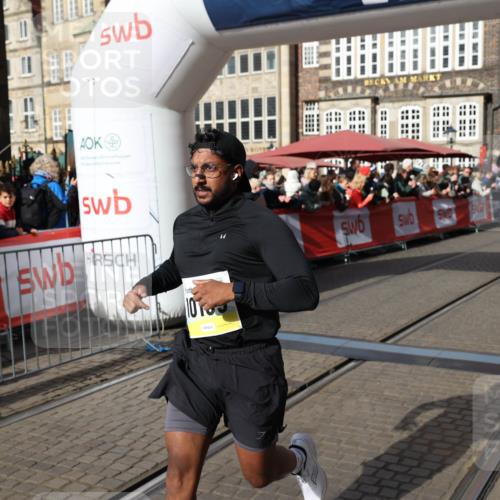 05.10.2025 - 20. swb-Marathon Bremen Yannick Fuchs http://msf.ph/oto/9225774 05.10.2025 10:57:04 Ziel 9451, 9669, 10105, 10397, 10867, 10924, 11168, 11274 meine-sportfotos.de