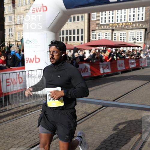 05.10.2025 - 20. swb-Marathon Bremen Yannick Fuchs http://msf.ph/oto/9225776 05.10.2025 10:57:05 Ziel 9451, 9669, 10105, 10397, 10867, 10924, 11168, 11274 meine-sportfotos.de