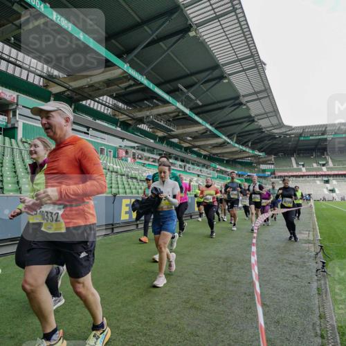 05.10.2025 - 20. swb-Marathon Bremen Michael Burmester http://msf.ph/oto/9225784 05.10.2025 10:41:35 Laufen im Stadion 7706, 8533, 9001, 9178, 9191, 9217, 9265, 9274, 9306, 9334, 9355, 9357, 9401, 9446, 9530, 9537, 9538, 9589, 9599, 9605, 9617, 9632, 9649, 9685, 9757, 9764, 9774, 9836, 9837, 9874, 9887, 9907, 9982, 10051, 10095, 10125, 10129, 10132, 10134, 10148, 10152, 10197, 10212, 10214, 10223, 10235, 10236, 10249, 10295, 10330, 10332, 10333, 10458, 10522, 10550, 10582, 10585, 10614, 10632, 10706, 10722, 10815, 10937, 10998, 11037, 11232, 11379, 11405, 11437, 11473, 7706 meine-sportfotos.de