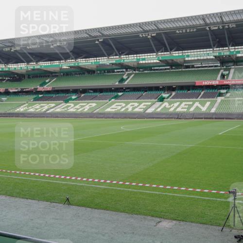 05.10.2025 - 20. swb-Marathon Bremen Michael Burmester http://msf.ph/oto/9225789 05.10.2025 09:40:48 Laufen im Stadion  meine-sportfotos.de