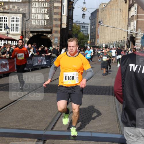 05.10.2025 - 20. swb-Marathon Bremen Yannick Fuchs http://msf.ph/oto/9225798 05.10.2025 10:57:05 Ziel 9451, 9669, 10105, 10397, 10867, 10924, 11168, 11274 meine-sportfotos.de