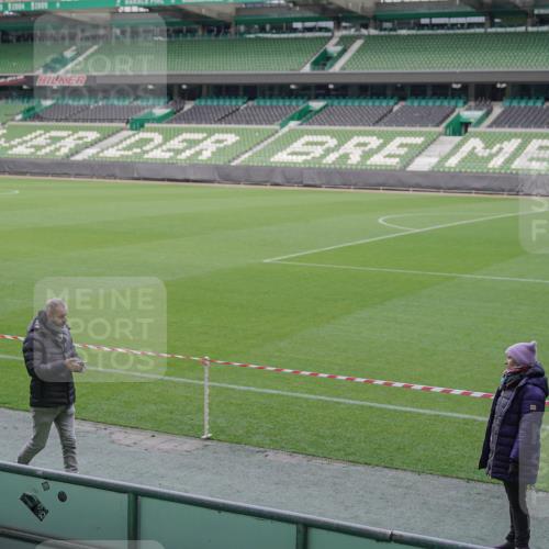 05.10.2025 - 20. swb-Marathon Bremen Michael Burmester http://msf.ph/oto/9225801 05.10.2025 09:42:29 Laufen im Stadion  meine-sportfotos.de
