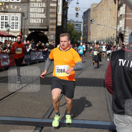 05.10.2025 - 20. swb-Marathon Bremen Yannick Fuchs http://msf.ph/oto/9225803 05.10.2025 10:57:05 Ziel 9451, 9669, 10105, 10397, 10867, 10924, 11168, 11274 meine-sportfotos.de