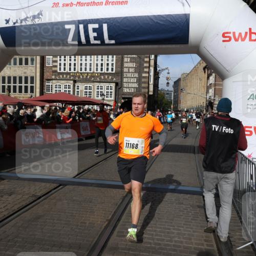 05.10.2025 - 20. swb-Marathon Bremen Yannick Fuchs http://msf.ph/oto/9225810 05.10.2025 10:57:06 Ziel 9451, 9669, 9937, 10069, 10105, 10397, 10867, 10924, 11168, 11274 meine-sportfotos.de