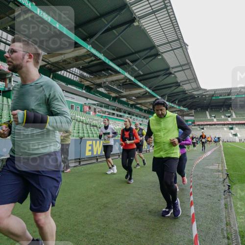 05.10.2025 - 20. swb-Marathon Bremen Michael Burmester http://msf.ph/oto/9225813 05.10.2025 10:41:40 Laufen im Stadion 7069, 8533, 9178, 9191, 9217, 9265, 9274, 9306, 9355, 9357, 9401, 9530, 9538, 9589, 9599, 9632, 9649, 9685, 9757, 9764, 9774, 9836, 9837, 9874, 9887, 9907, 9982, 10051, 10095, 10125, 10129, 10132, 10134, 10148, 10152, 10189, 10197, 10212, 10214, 10223, 10235, 10236, 10249, 10295, 10330, 10332, 10333, 10458, 10499, 10522, 10550, 10582, 10585, 10614, 10632, 10706, 10722, 10815, 10937, 10998, 11037, 11056, 11097, 11232, 11379, 11405, 11437, 11473, 7706, 9001 meine-sportfotos.de