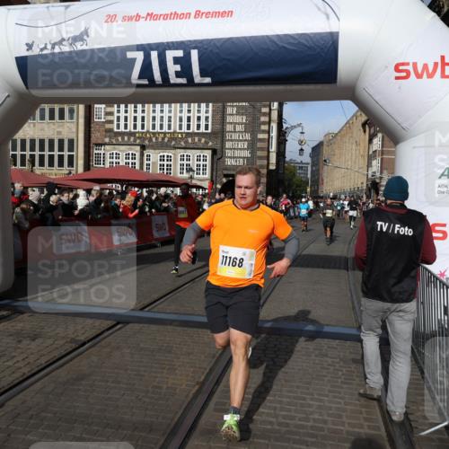 05.10.2025 - 20. swb-Marathon Bremen Yannick Fuchs http://msf.ph/oto/9225815 05.10.2025 10:57:06 Ziel 9451, 9669, 9937, 10069, 10105, 10397, 10867, 10924, 11168, 11274 meine-sportfotos.de