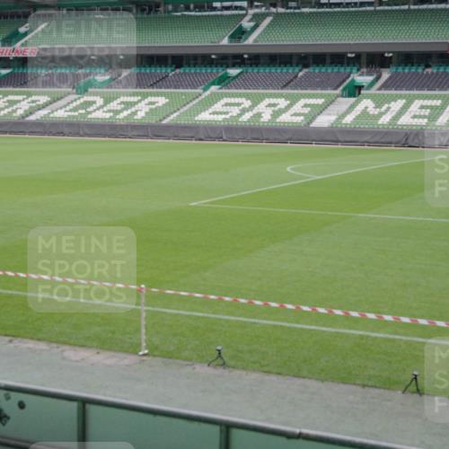 05.10.2025 - 20. swb-Marathon Bremen Michael Burmester http://msf.ph/oto/9225818 05.10.2025 09:46:43 Laufen im Stadion  meine-sportfotos.de