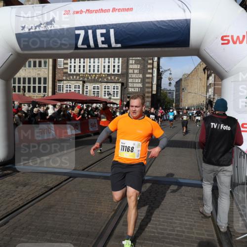 05.10.2025 - 20. swb-Marathon Bremen Yannick Fuchs http://msf.ph/oto/9225823 05.10.2025 10:57:06 Ziel 9451, 9669, 9937, 10069, 10105, 10397, 10867, 10924, 11168, 11274 meine-sportfotos.de