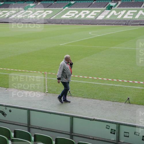 05.10.2025 - 20. swb-Marathon Bremen Michael Burmester http://msf.ph/oto/9225848 05.10.2025 09:49:07 Laufen im Stadion  meine-sportfotos.de