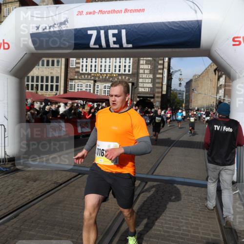 05.10.2025 - 20. swb-Marathon Bremen Yannick Fuchs http://msf.ph/oto/9225849 05.10.2025 10:57:06 Ziel 9451, 9669, 9937, 10069, 10105, 10397, 10867, 10924, 11168, 11274 meine-sportfotos.de