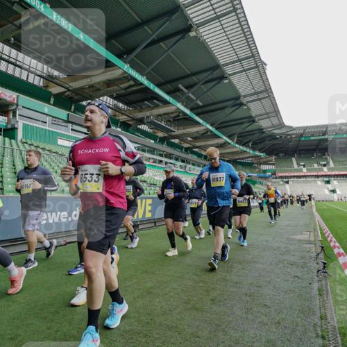 05.10.2025 - 20. swb-Marathon Bremen Michael Burmester http://msf.ph/oto/9225852 05.10.2025 10:41:56 Laufen im Stadion 7069, 8533, 8865, 9265, 9357, 9401, 9519, 9538, 9632, 9649, 9798, 9815, 9836, 9837, 9887, 9907, 9982, 10031, 10051, 10082, 10087, 10095, 10125, 10129, 10132, 10134, 10148, 10152, 10189, 10197, 10212, 10214, 10223, 10239, 10248, 10249, 10295, 10330, 10332, 10333, 10499, 10522, 10582, 10614, 10706, 10722, 10815, 10824, 10937, 10943, 10998, 11037, 11056, 11097, 11206, 11232, 11379, 11395, 11405, 11437, 11473, 11584, 11634, 9001, 9178, 9191, 9217, 9274 meine-sportfotos.de