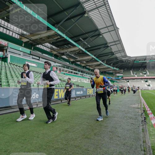 05.10.2025 - 20. swb-Marathon Bremen Michael Burmester http://msf.ph/oto/9225871 05.10.2025 10:42:00 Laufen im Stadion 7069, 8533, 8865, 9265, 9401, 9519, 9538, 9632, 9648, 9649, 9798, 9815, 9836, 9837, 9887, 9907, 9982, 10031, 10051, 10082, 10087, 10095, 10125, 10129, 10132, 10134, 10148, 10152, 10189, 10197, 10212, 10214, 10223, 10239, 10248, 10249, 10264, 10330, 10332, 10333, 10499, 10522, 10614, 10706, 10722, 10815, 10824, 10937, 10943, 10998, 11037, 11056, 11097, 11142, 11206, 11232, 11379, 11395, 11405, 11437, 11473, 11584, 11634, 9178, 9191, 9217, 9274, 9357, 11261 meine-sportfotos.de