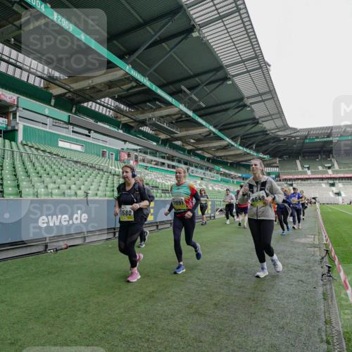 05.10.2025 - 20. swb-Marathon Bremen Michael Burmester http://msf.ph/oto/9225900 05.10.2025 10:42:08 Laufen im Stadion 7069, 8533, 8865, 9212, 9265, 9519, 9538, 9632, 9648, 9649, 9798, 9815, 9836, 9837, 9907, 9945, 9972, 9982, 9999, 10031, 10082, 10087, 10125, 10129, 10132, 10134, 10148, 10189, 10212, 10214, 10223, 10239, 10248, 10264, 10333, 10365, 10366, 10415, 10499, 10522, 10684, 10706, 10722, 10815, 10824, 10937, 10943, 10998, 11037, 11056, 11097, 11126, 11142, 11172, 11206, 11232, 11379, 11395, 11405, 11437, 11473, 11584, 11634, 9274, 9357, 11261 meine-sportfotos.de