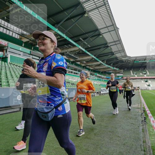 05.10.2025 - 20. swb-Marathon Bremen Michael Burmester http://msf.ph/oto/9225922 05.10.2025 10:42:13 Laufen im Stadion 7069, 8225, 8533, 8865, 9212, 9276, 9481, 9519, 9632, 9648, 9649, 9798, 9815, 9836, 9837, 9907, 9945, 9972, 9982, 9999, 10031, 10082, 10087, 10125, 10129, 10132, 10134, 10148, 10189, 10214, 10223, 10239, 10248, 10264, 10333, 10365, 10366, 10415, 10499, 10522, 10684, 10706, 10722, 10815, 10824, 10937, 10943, 10998, 11037, 11056, 11097, 11126, 11142, 11172, 11206, 11232, 11379, 11395, 11405, 11437, 11473, 11584, 11634, 9274, 9357, 11261 meine-sportfotos.de