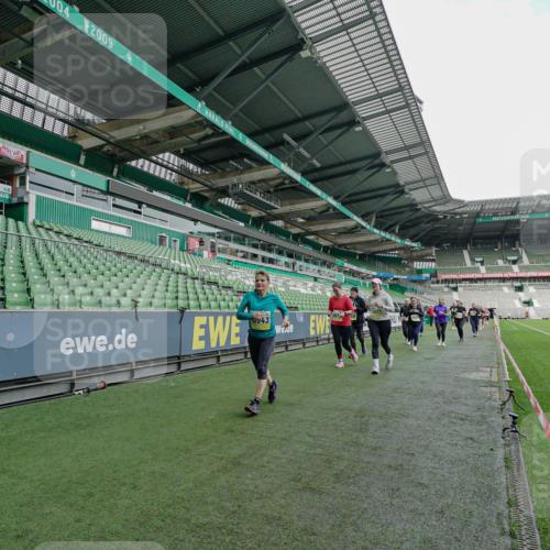 05.10.2025 - 20. swb-Marathon Bremen Michael Burmester http://msf.ph/oto/9225937 05.10.2025 10:42:18 Laufen im Stadion 7069, 8225, 8533, 8865, 9212, 9276, 9410, 9481, 9519, 9632, 9648, 9649, 9798, 9815, 9836, 9837, 9945, 9972, 9982, 9999, 10031, 10082, 10087, 10125, 10129, 10134, 10148, 10189, 10214, 10239, 10248, 10264, 10333, 10365, 10366, 10415, 10417, 10499, 10522, 10684, 10706, 10722, 10815, 10824, 10937, 10943, 10998, 11037, 11056, 11097, 11112, 11126, 11142, 11172, 11206, 11232, 11379, 11395, 11405, 11437, 11473, 11584, 11634, 9357, 11261 meine-sportfotos.de