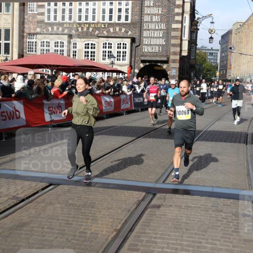 05.10.2025 - 20. swb-Marathon Bremen Yannick Fuchs http://msf.ph/oto/9225952 05.10.2025 10:57:09 Ziel 9451, 9797, 9937, 10069, 10105, 10867, 11168, 11435, 11566 meine-sportfotos.de