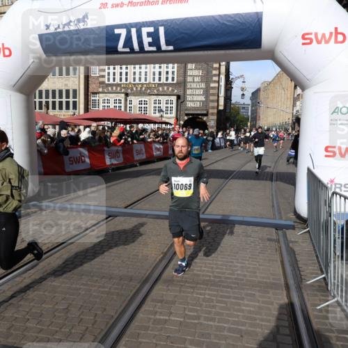 05.10.2025 - 20. swb-Marathon Bremen Yannick Fuchs http://msf.ph/oto/9225980 05.10.2025 10:57:10 Ziel 5172, 9451, 9797, 9937, 10069, 10105, 10867, 11168, 11435, 11566 meine-sportfotos.de