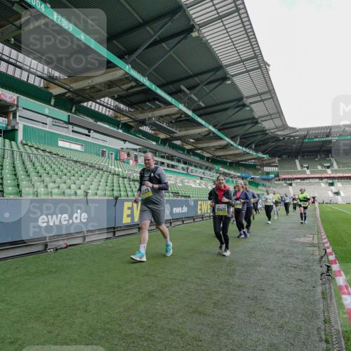 05.10.2025 - 20. swb-Marathon Bremen Michael Burmester http://msf.ph/oto/9225984 05.10.2025 10:42:49 Laufen im Stadion 8225, 8865, 9185, 9212, 9276, 9288, 9410, 9476, 9481, 9493, 9519, 9526, 9557, 9648, 9664, 9675, 9680, 9726, 9731, 9732, 9734, 9736, 9760, 9784, 9798, 9806, 9815, 9822, 9823, 9826, 9861, 9912, 9945, 9972, 9999, 10031, 10074, 10082, 10087, 10146, 10239, 10245, 10264, 10316, 10365, 10366, 10396, 10412, 10415, 10417, 10463, 10684, 10824, 10860, 10861, 10962, 10969, 11030, 11073, 11083, 11112, 11126, 11142, 11157, 11161, 11170, 11172, 11206, 11215, 11240, 11242, 11634 meine-sportfotos.de