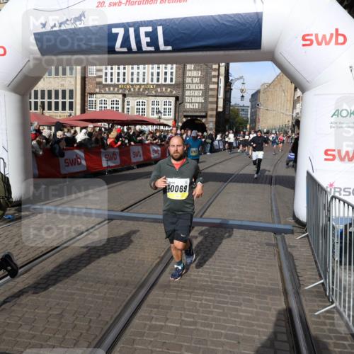 05.10.2025 - 20. swb-Marathon Bremen Yannick Fuchs http://msf.ph/oto/9225988 05.10.2025 10:57:10 Ziel 5172, 9451, 9797, 9937, 10069, 10105, 10867, 11168, 11435, 11566 meine-sportfotos.de