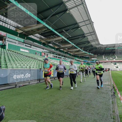 05.10.2025 - 20. swb-Marathon Bremen Michael Burmester http://msf.ph/oto/9225991 05.10.2025 10:42:52 Laufen im Stadion 8225, 9185, 9212, 9276, 9288, 9410, 9476, 9481, 9493, 9526, 9557, 9648, 9664, 9675, 9680, 9726, 9731, 9732, 9734, 9736, 9760, 9784, 9798, 9806, 9815, 9822, 9823, 9826, 9861, 9912, 9945, 9972, 9999, 10031, 10074, 10146, 10239, 10245, 10264, 10316, 10365, 10366, 10396, 10412, 10415, 10417, 10433, 10463, 10684, 10824, 10860, 10861, 10962, 10969, 11030, 11073, 11083, 11112, 11126, 11142, 11157, 11161, 11170, 11172, 11206, 11215, 11240, 11242, 11404, 9519 meine-sportfotos.de